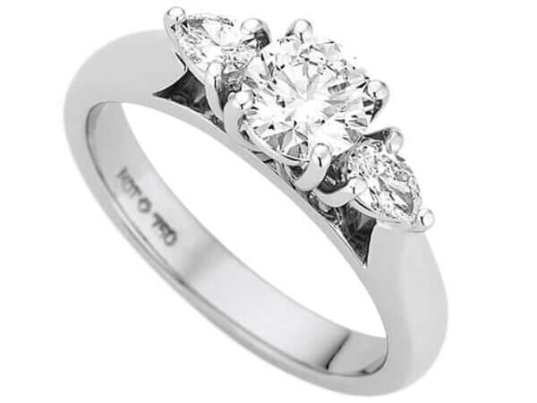 A beautiful White Gold Three Stone Diamond Ring C965 set in elegant white gold.