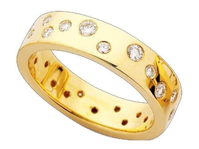 A Yellow Gold Random Set Diamond Flat Band C434 ring, featuring a flat band.