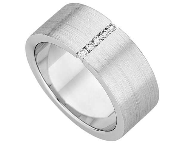 Wide Flat Band With Channel Set Diamond C729.